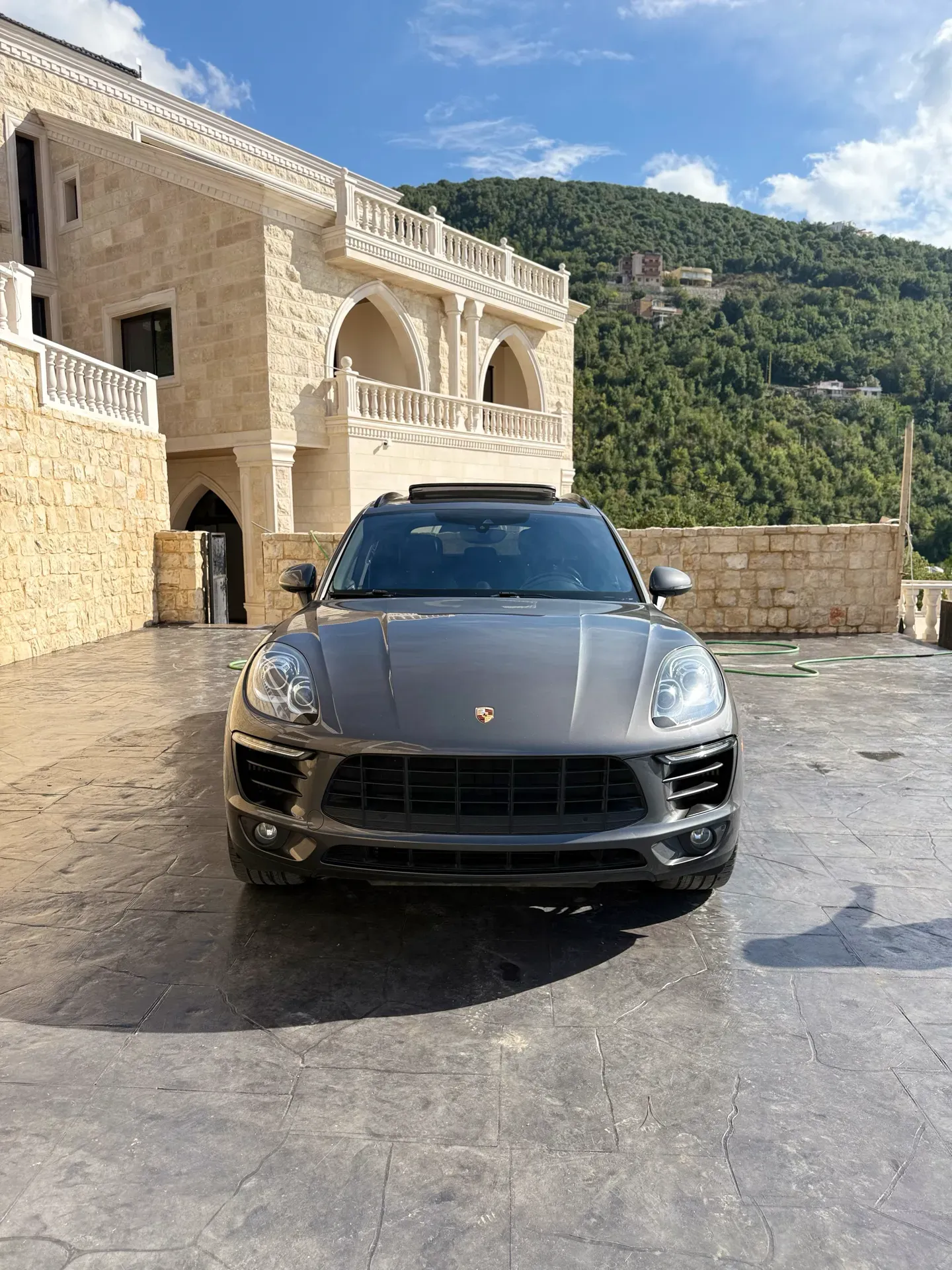 2018 Porsche Macan photo 2