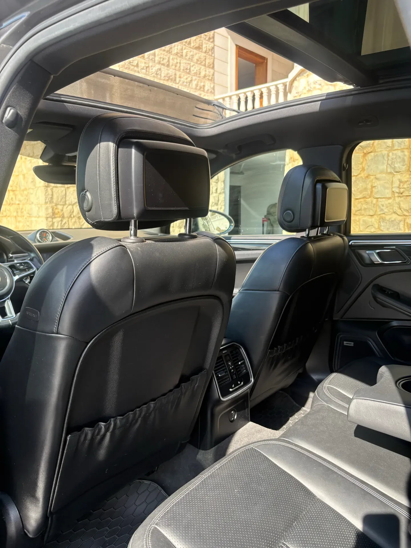 2018 Porsche Macan photo 8