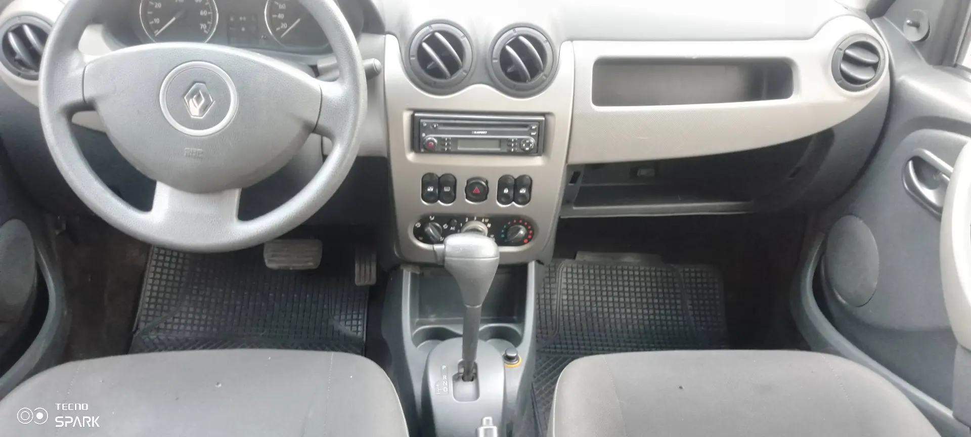 2010 Renault Sandero photo 5