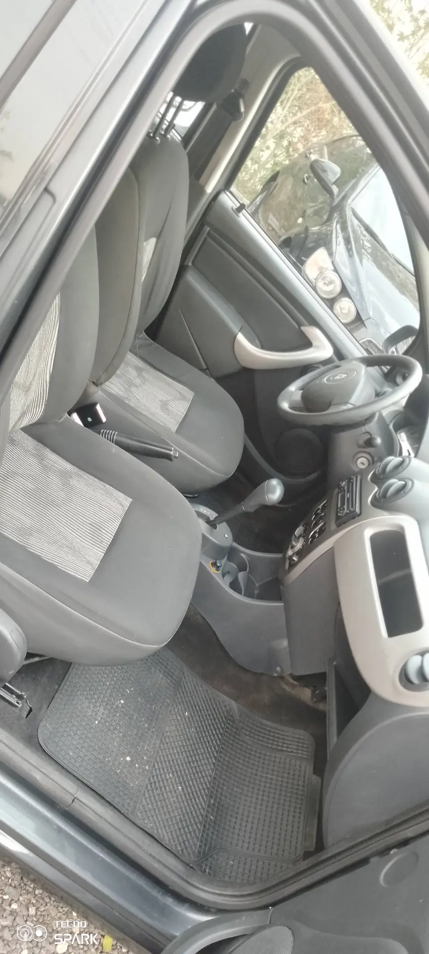 2010 Renault Sandero photo 6