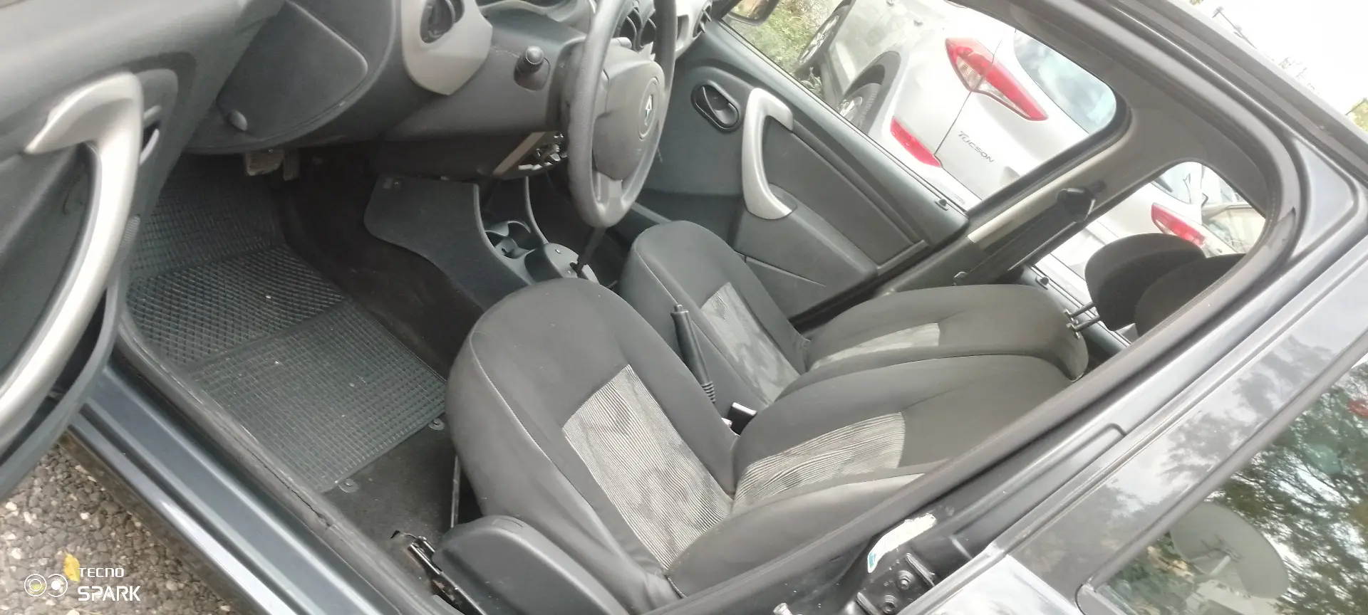 2010 Renault Sandero photo 7