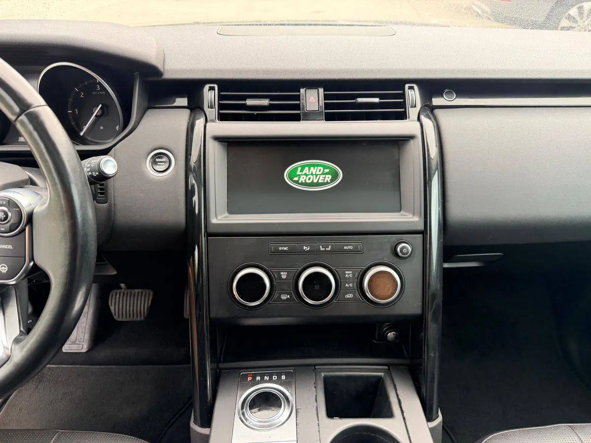2018 Land Rover Discovery photo 9