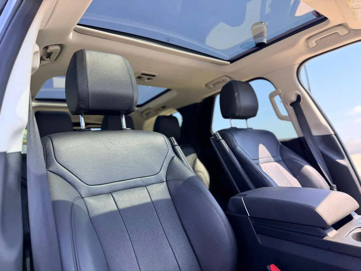 2018 Land Rover Discovery photo 11