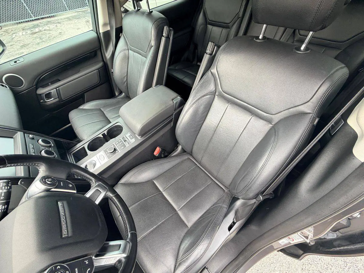 2018 Land Rover Discovery photo 12
