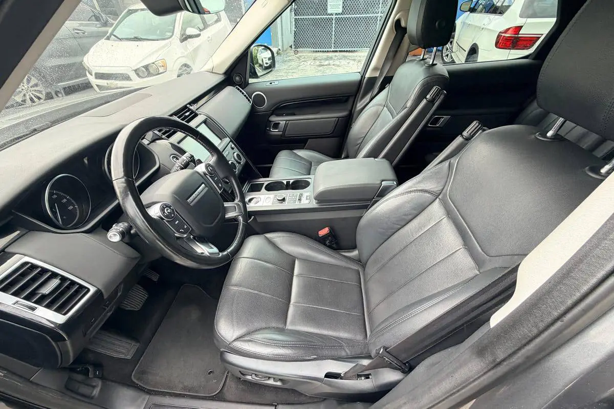 2018 Land Rover Discovery photo 13
