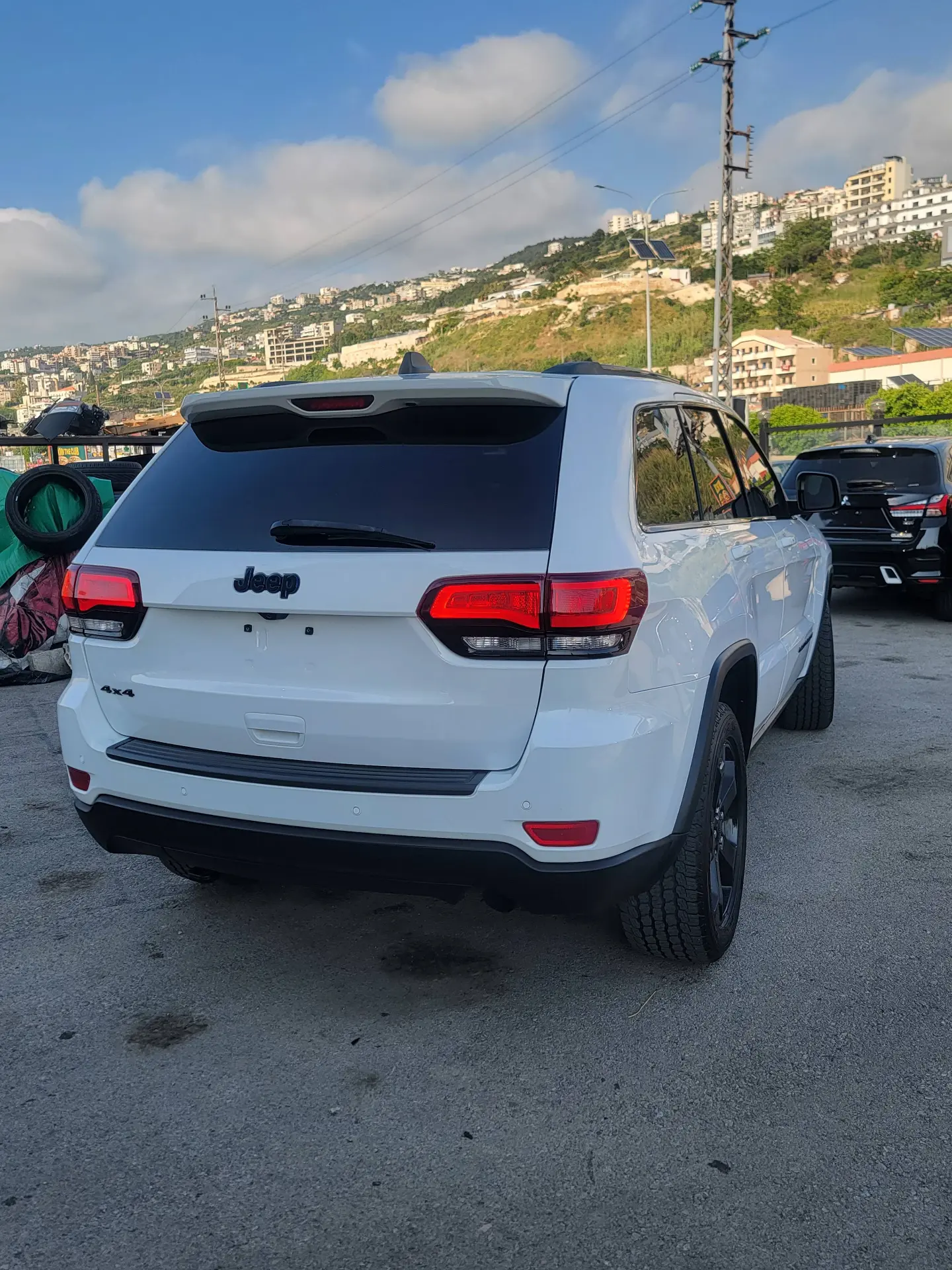 2020 Jeep Cherokee photo 3