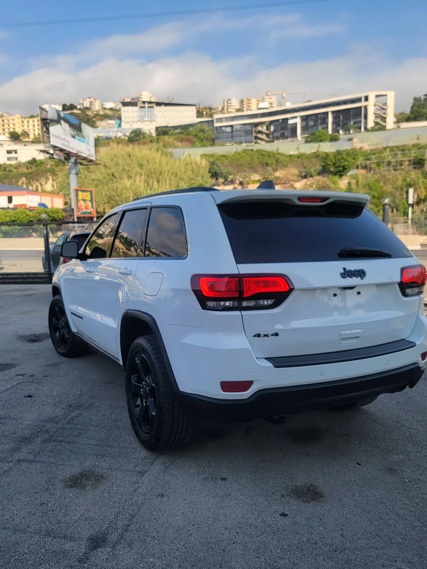 2020 Jeep Cherokee photo 4