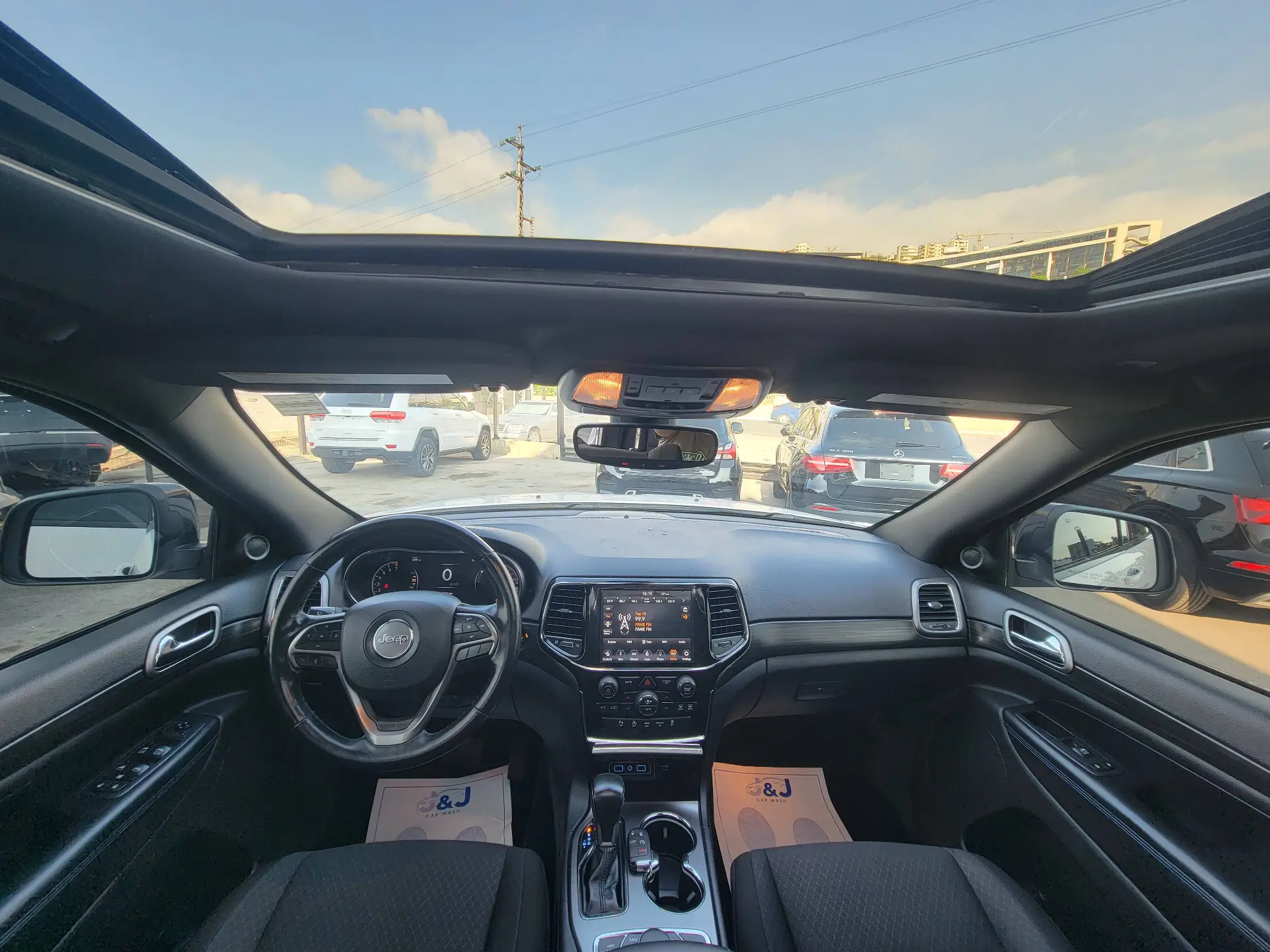 2020 Jeep Cherokee photo 8
